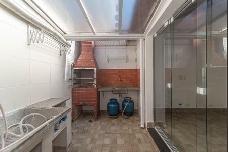 Casa para alugar com 110m², 2 quartos e 2 vagas Casa para alugar com 110m², 2 quartos e 2 vagasLavanderia - Churrasqueira