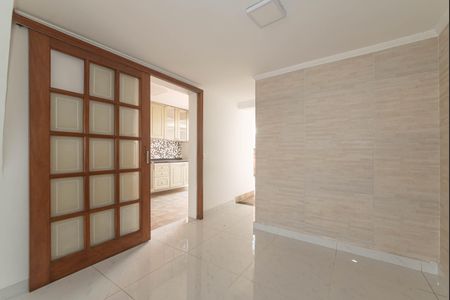 Casa para alugar com 110m², 2 quartos e 2 vagas Casa para alugar com 110m², 2 quartos e 2 vagasSala