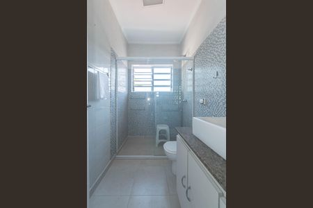Casa para alugar com 110m², 2 quartos e 2 vagas Casa para alugar com 110m², 2 quartos e 2 vagasBanheiro