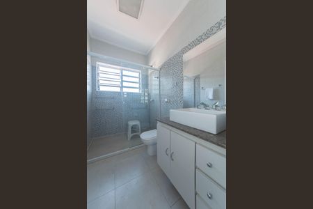 Casa para alugar com 110m², 2 quartos e 2 vagas Casa para alugar com 110m², 2 quartos e 2 vagasBanheiro