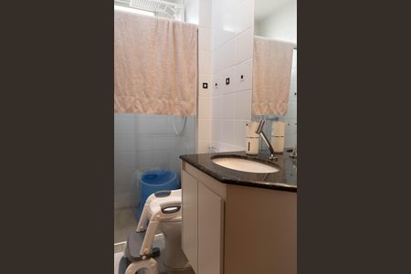 Apartamento à venda com 85m², 3 quartos e 2 vagas Apartamento à venda com 85m², 3 quartos e 2 vagasBanheiro Social