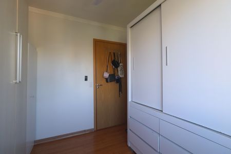 Apartamento para alugar com 69m², 3 quartos e 2 vagasQuarto 02