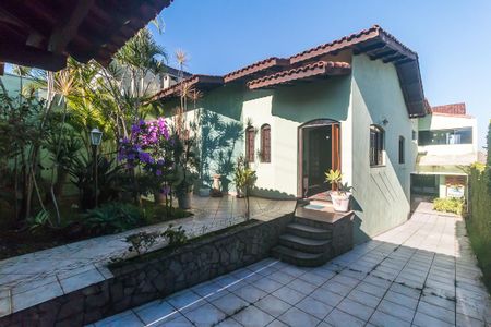 Casa para alugar com 380m², 5 quartos e 6 vagas Casa para alugar com 380m², 5 quartos e 6 vagasEntrada