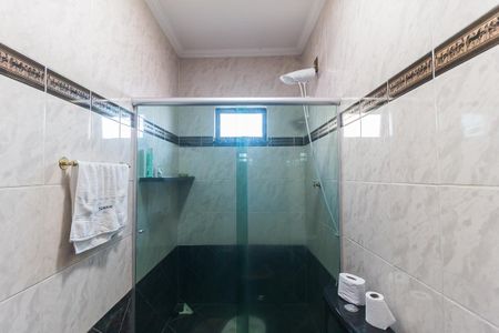 Casa para alugar com 380m², 5 quartos e 6 vagas Casa para alugar com 380m², 5 quartos e 6 vagasBanheiro da Suíte 1