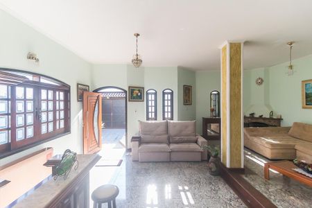 Casa para alugar com 380m², 5 quartos e 6 vagas Casa para alugar com 380m², 5 quartos e 6 vagasSala