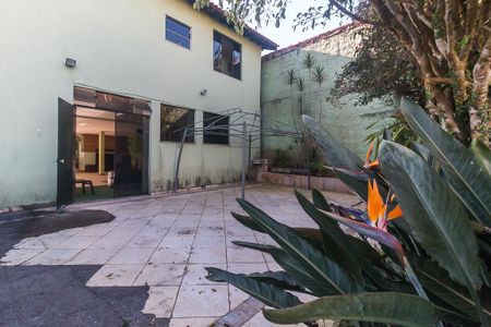 Quintal dos Fundos de casa para alugar com 3 quartos, 380m² em Vila Suissa, Mogi das Cruzes
