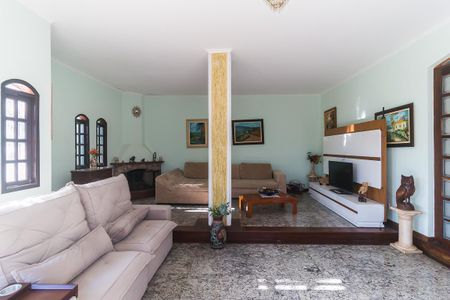 Casa para alugar com 3 quartos, 380m² em Vila Suissa, Mogi das Cruzes