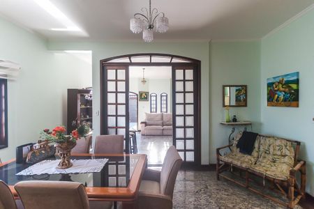 Casa para alugar com 380m², 5 quartos e 6 vagas Casa para alugar com 380m², 5 quartos e 6 vagasSala de Jantar
