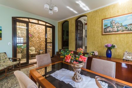 Casa para alugar com 380m², 5 quartos e 6 vagas Casa para alugar com 380m², 5 quartos e 6 vagasSala de Jantar