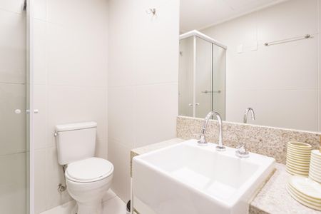 Banheiro de kitnet/studio para alugar com 1 quarto, 38m² em Indianópolis, São Paulo