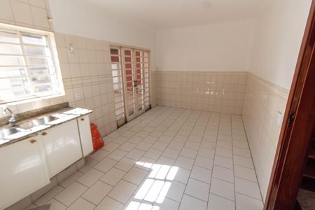 Casa para alugar com 279m², 5 quartos e 2 vagas Casa para alugar com 279m², 5 quartos e 2 vagasCOZINHA