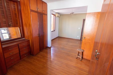 Casa para alugar com 279m², 5 quartos e 2 vagas Casa para alugar com 279m², 5 quartos e 2 vagasSUITE