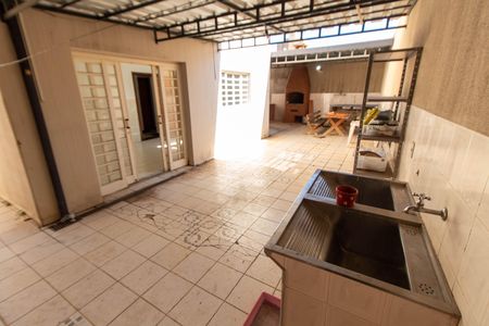 Casa para alugar com 279m², 5 quartos e 2 vagas Casa para alugar com 279m², 5 quartos e 2 vagasÁREA DE SERVIÇO
