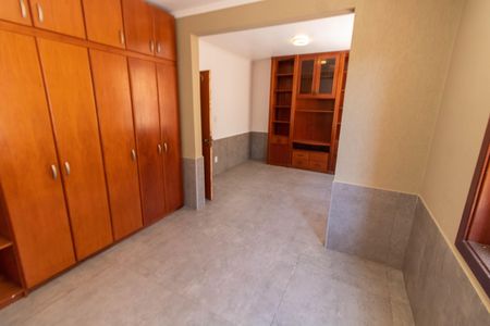 Casa para alugar com 279m², 5 quartos e 2 vagas Casa para alugar com 279m², 5 quartos e 2 vagasQUARTO 1 TÉRREO