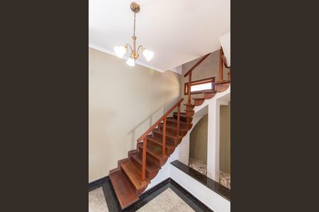 Casa para alugar com 279m², 5 quartos e 2 vagas Casa para alugar com 279m², 5 quartos e 2 vagasESCADA ACESSOS