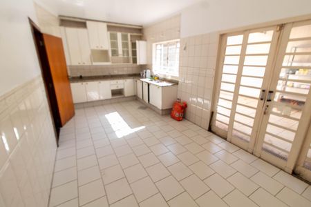 Casa para alugar com 279m², 5 quartos e 2 vagas Casa para alugar com 279m², 5 quartos e 2 vagasCOZINHA