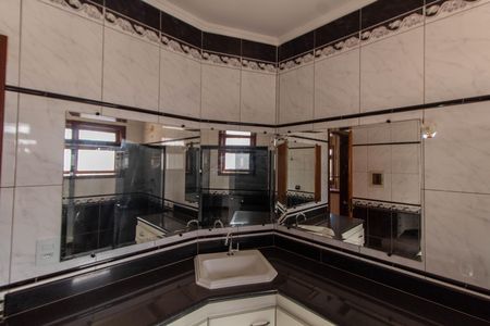 Casa para alugar com 279m², 5 quartos e 2 vagas Casa para alugar com 279m², 5 quartos e 2 vagasBANHEIRO SOCIAL PISO SUPERIOR