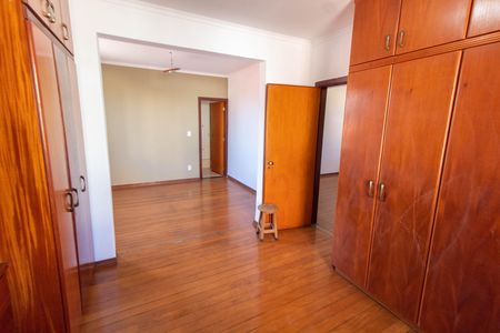 Casa para alugar com 279m², 5 quartos e 2 vagas Casa para alugar com 279m², 5 quartos e 2 vagasSUITE