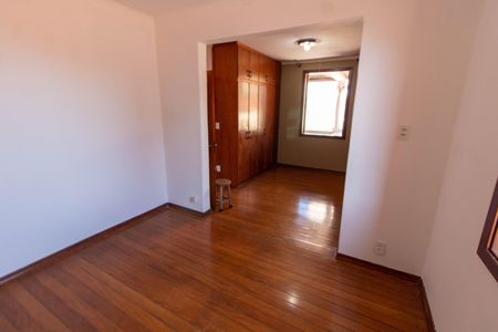 Casa para alugar com 279m², 5 quartos e 2 vagas Casa para alugar com 279m², 5 quartos e 2 vagasSUITE