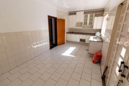 Casa para alugar com 279m², 5 quartos e 2 vagas Casa para alugar com 279m², 5 quartos e 2 vagasCOZINHA