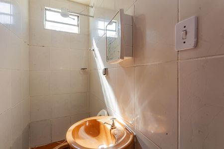 Banheiro de casa para alugar com 1 quarto, 30m² em Vila Moraes, São Paulo