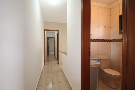 Casa para alugar com 200m², 3 quartos e 2 vagasCorredor Quartos