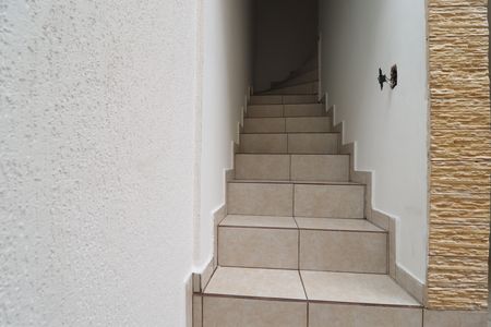 Casa para alugar com 200m², 3 quartos e 2 vagasEscada