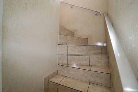 Casa para alugar com 200m², 3 quartos e 2 vagasEscada