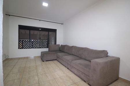 Casa para alugar com 200m², 3 quartos e 2 vagasSala
