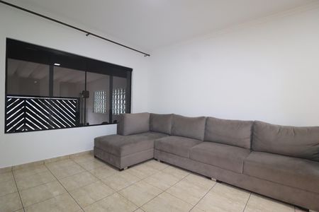 Casa para alugar com 200m², 3 quartos e 2 vagasSala