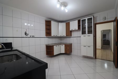 Casa para alugar com 200m², 3 quartos e 2 vagasCozinha