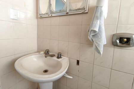 Casa à venda com 200m², 4 quartos e 4 vagas Casa à venda com 200m², 4 quartos e 4 vagasBanheiro