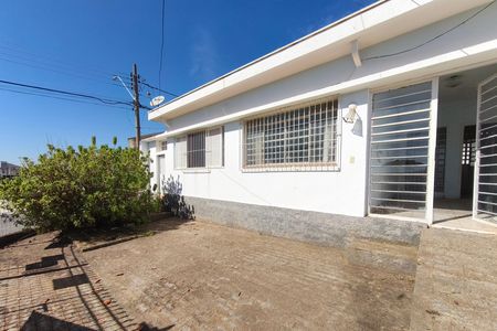 Casa à venda com 200m², 4 quartos e 4 vagas Casa à venda com 200m², 4 quartos e 4 vagasQuintal