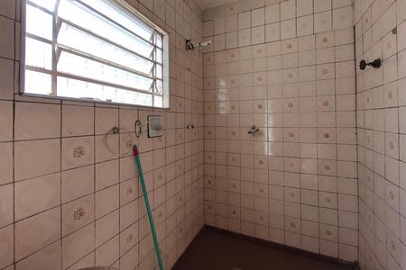 Casa à venda com 200m², 4 quartos e 4 vagas Casa à venda com 200m², 4 quartos e 4 vagasCasa 2 - Banheiro