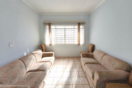 Casa à venda com 200m², 4 quartos e 4 vagas Casa à venda com 200m², 4 quartos e 4 vagasSala
