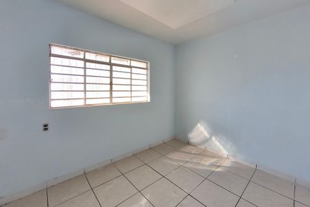 Casa à venda com 200m², 4 quartos e 4 vagas Casa à venda com 200m², 4 quartos e 4 vagasQuarto 2