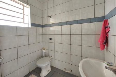 Casa à venda com 200m², 4 quartos e 4 vagas Casa à venda com 200m², 4 quartos e 4 vagasLavabo