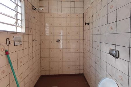Casa à venda com 200m², 4 quartos e 4 vagas Casa à venda com 200m², 4 quartos e 4 vagasCasa 2 - Banheiro