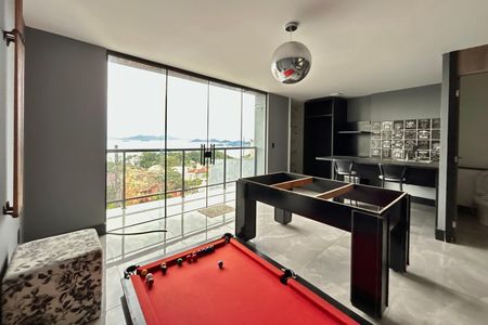 Sala de casa para alugar com 2 quartos, 130m² em Morro da Cruz, Florianópolis