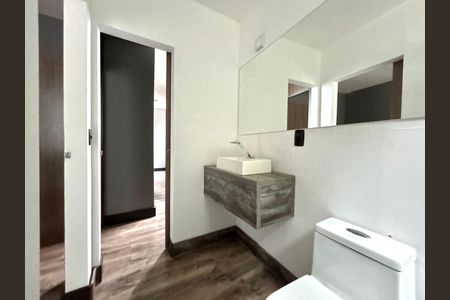 Casa para alugar com 130m², 2 quartos e 2 vagas Casa para alugar com 130m², 2 quartos e 2 vagasBanheiro da Suíte 2