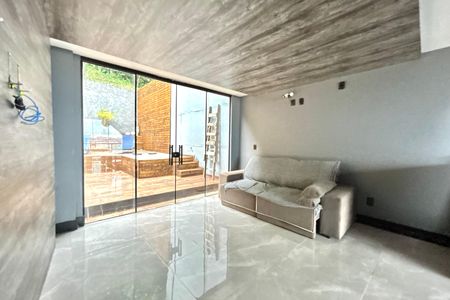 Sala de casa para alugar com 2 quartos, 130m² em Morro da Cruz, Florianópolis