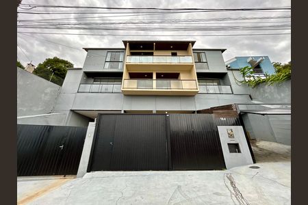 Casa para alugar com 130m², 2 quartos e 2 vagas Casa para alugar com 130m², 2 quartos e 2 vagasFachada