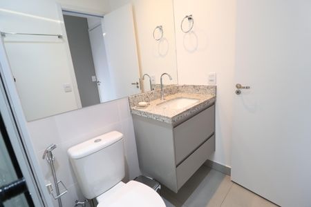 Apartamento para alugar com 68m², 2 quartos e 2 vagasBanheiro do Quarto 1