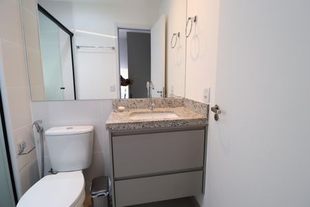 Apartamento para alugar com 68m², 2 quartos e 2 vagasBanheiro do Quarto 1