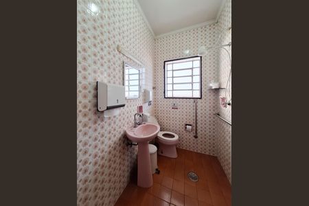 Banheiro de casa à venda com 3 quartos, 247m² em Vila Romero, São Paulo