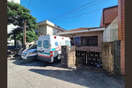 Fachada de casa à venda com 3 quartos, 247m² em Vila Romero, São Paulo