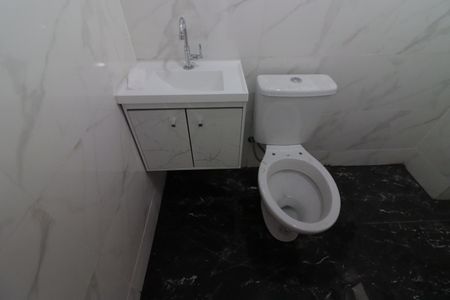 Banheiro de apartamento para alugar com 1 quarto, 30m² em Santo Antônio, Osasco