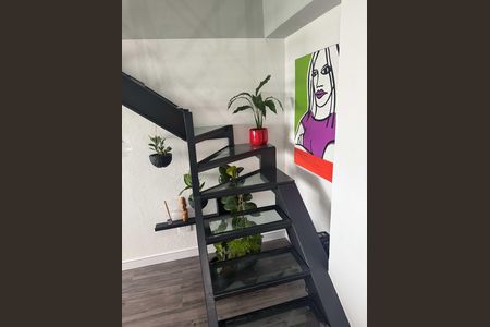 Apartamento para alugar com 83m², 2 quartos e 1 vaga Apartamento para alugar com 83m², 2 quartos e 1 vagaEscada