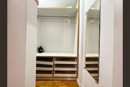 Apartamento para alugar com 72m², 2 quartos e 1 vaga Apartamento para alugar com 72m², 2 quartos e 1 vagaSuíte - closet
