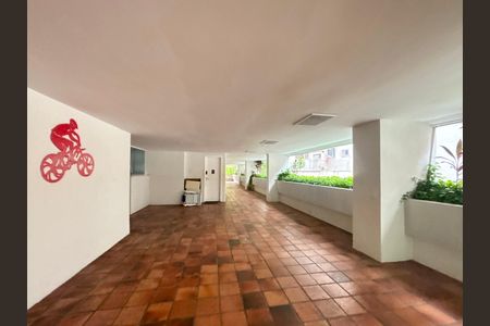 Apartamento para alugar com 72m², 2 quartos e 1 vaga Apartamento para alugar com 72m², 2 quartos e 1 vagaÁrea comum - playground